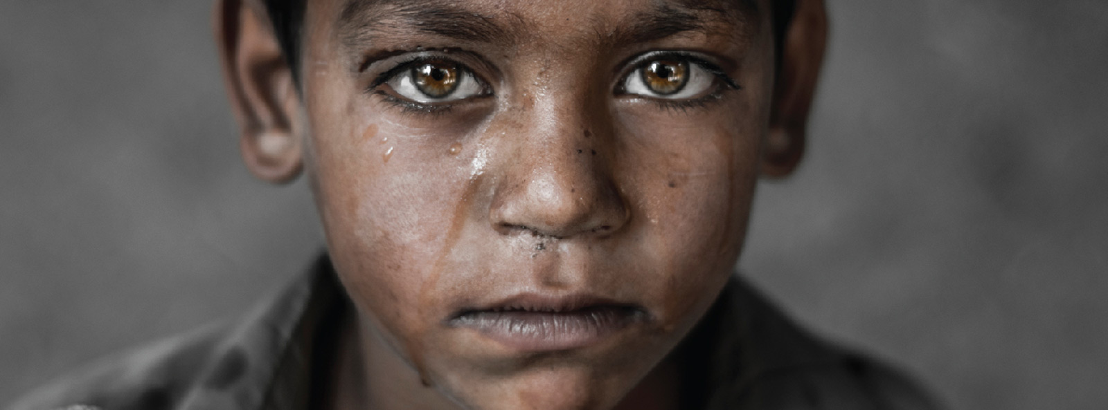 "La solidarietà è l'unico investimento che non fallisce mai " Henry David Thoreau